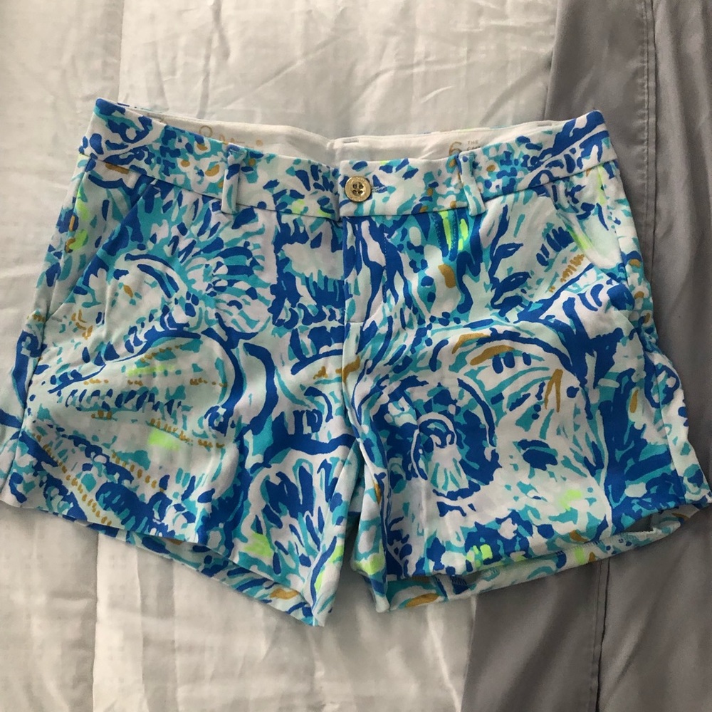 Lilly Pulitzer Blue and White Patterned Women Shorts